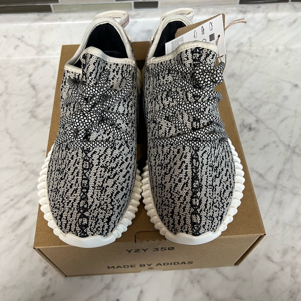 🔥Yeezy Adidas 350 Boost Turtle Dove 2022🔥 Size 4.5M 6W